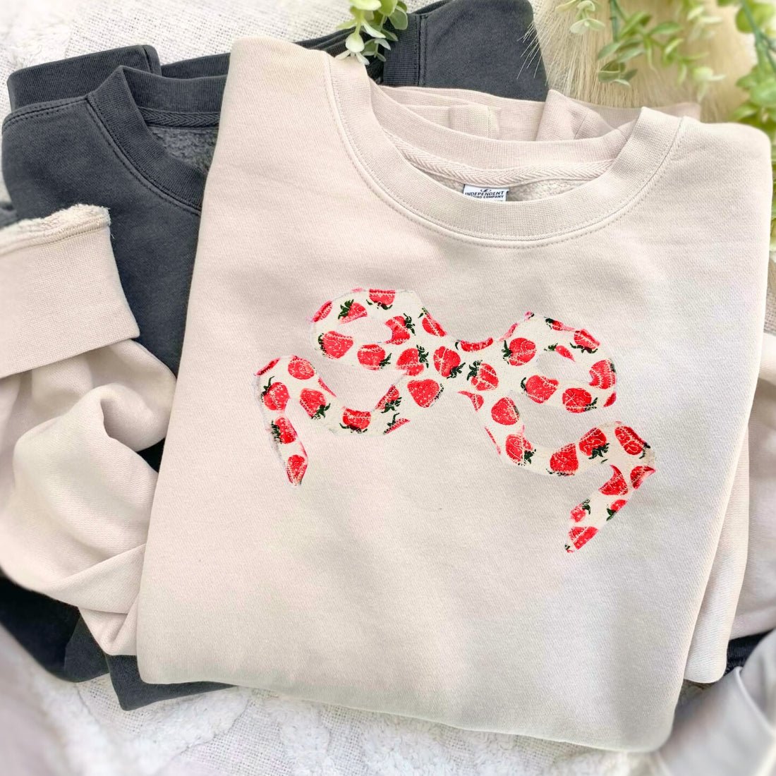 'Strawberry Charm' Appliqué Stitch Cozy Crew